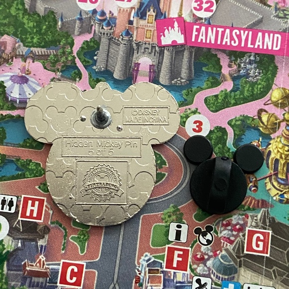 Disney Parks Great Movie Ride Cast Costume Mickey Hidden Head 2015 Ename… - Picture 2 of 3